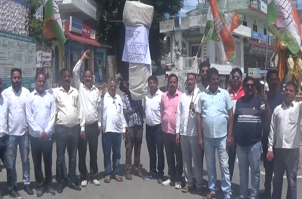 टिहरीः रविदास मंदिर मामले में कांग्रेस का विरोध प्रदर्शन