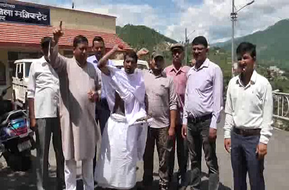 यहां ग्रामीणों ने किया पंचायत चुनाव के बहिष्कार का ऐलान
