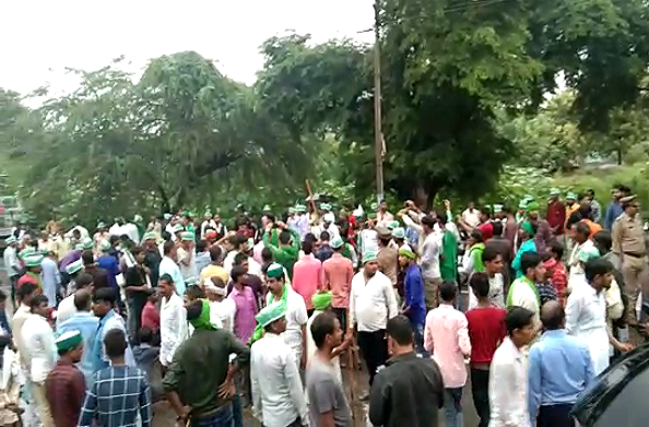 भारतीय किसान यूनियन भानू गुट के हजारों कार्यकर्ताओं का प्रदर्शन..  रोड पर लगा जाम