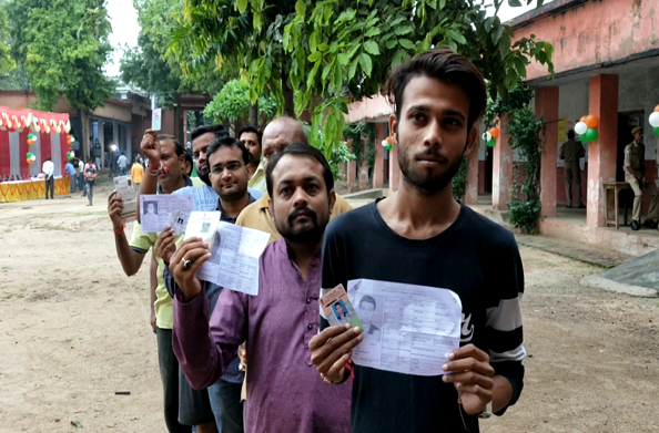 हमीरपुर: विधानसभा उपचुनाव मतदान… बारिश बनी रुकावट