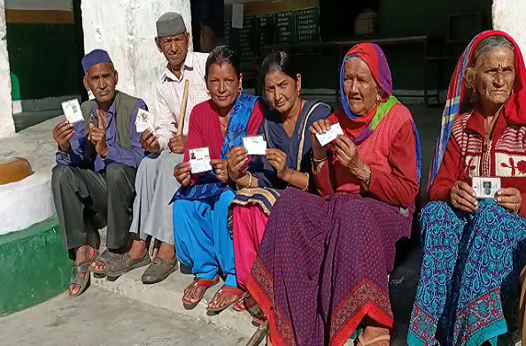 पंचायत चुनावः बुजुर्ग मतदाताओं में भी मतदान के लिए दिखा उत्साह