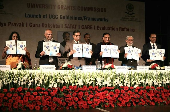 HRD मंत्री डॉ निशंक ने लांच किए उच्च शिक्षा की गुणवत्ता के लिए पांच दस्तावेज