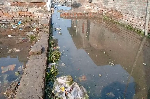 रायबरेली: नगर पालिका की बड़ी लापरवाही… जलभराव ने बढ़ाई लोगों की मुश्किलें