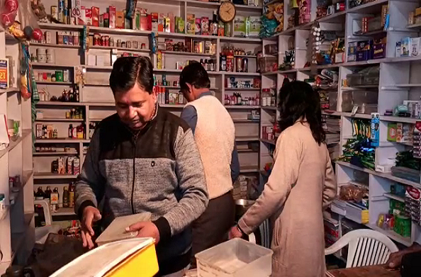 हापुड़: परचून की दुकान की आड़ में अवैध दवाइयों के कारोबार का हुआ भंडाफोड़