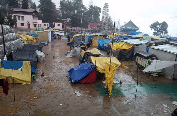 चमोली: बारिश के चलते फीका पड़ा मेला… व्यापारियों को हुआ भारी नुकसान