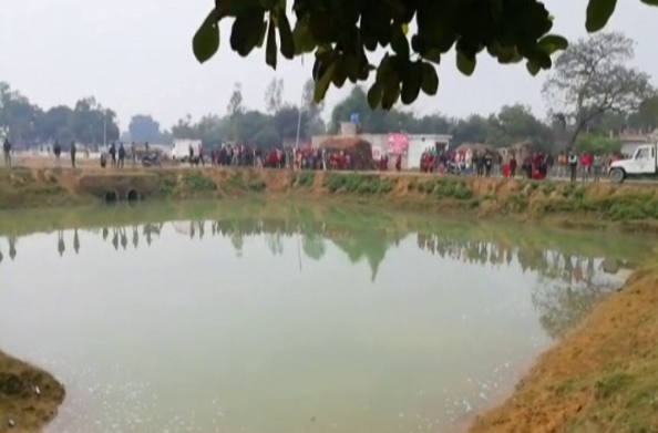 हरदोई: पति ने की पत्नी की हत्या… शव को तालाब में फेंका