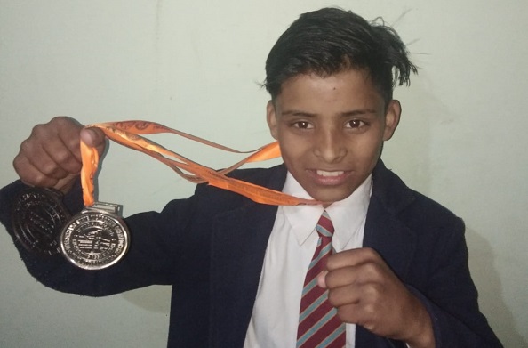 धनोल्टी: राष्ट्रीय किक बॉक्सिंग चैंपियन में थत्यूड़ के यमेंद्र रावत ने जीता कांस्य पदक
