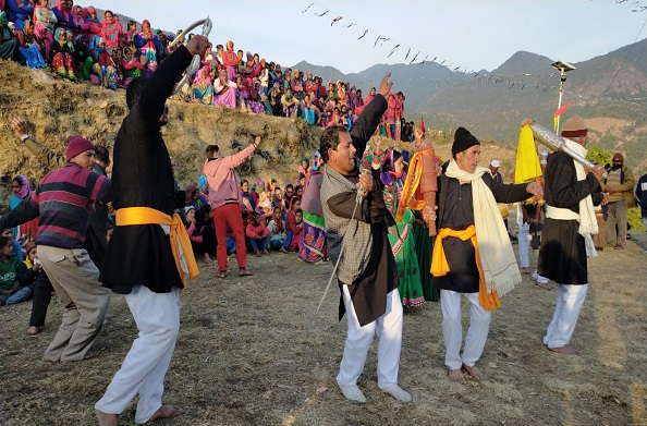 घनसाली: ढुंग गांव में चल रहा है पांडव नृत्य का आयोजन