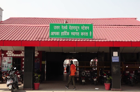 देहरादून: तैयार हुआ दून का ऐतिहासिक रेलवे स्टेशन… पढ़ें पूरी खबर…