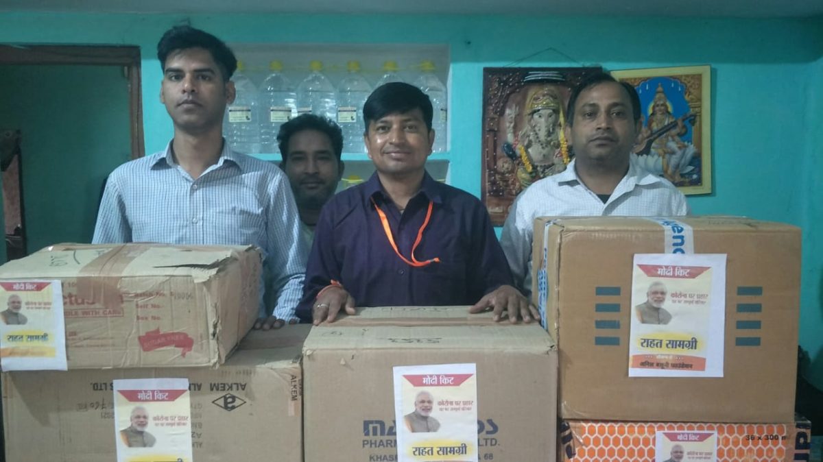 कोटद्वार: राज्यसभा सांसद अनिल बलूनी की टीम ने किया मोदी किट का वितरण
