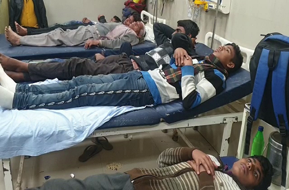 कौशांबी: ठंडाई पीने से 50 लोग बीमार… घायलों को अस्पताल में कराया गया भर्ती