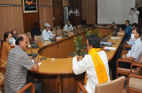 देहरादून: कोविड-19 के आर्थिक दुष्प्रभाव पर कृषि मंत्री सुबोध उनियाल की बैठक
