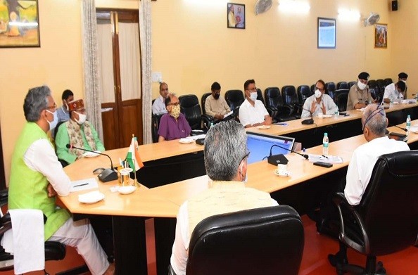 देहरादून: प्रदेश में COVID-19 की स्थिति पर सीएम रावत ने की समीक्षा बैठक