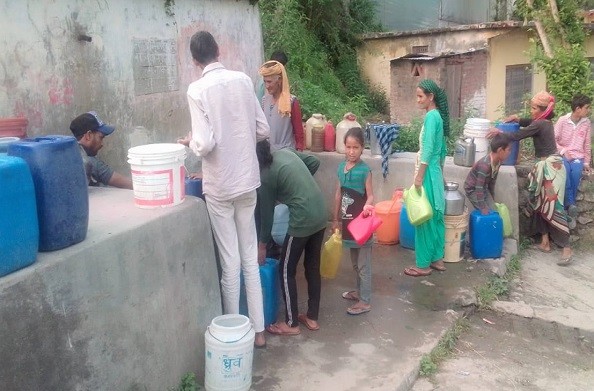 धनोल्टी: गांव में हो रही है पानी की किल्लत… लोगों को हो रही परेशानी