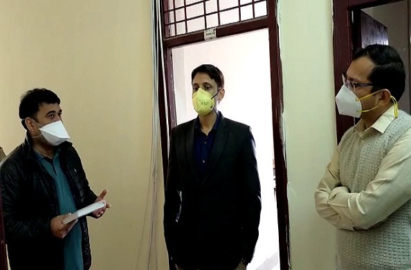 टिहरी: डीएम मंगेश घिल्डियाल ने किया छात्रावास का निरीक्षण… दिए कई निर्देश