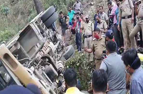 श्रीनगर: खण्डाह-कोटि सड़क मार्ग पर बस हुई दुर्घटनाग्रस्त… ड्राइवर की मौत