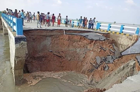 बिहार: कोरोना संकट के बीच 264 करोड़ रुपये की लागत से बना पुल ध्वस्त, एक महीने पहले ही सीएम ने किया था उद्घाटन