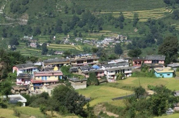 टिहरी: बूढ़ाकेदार के कई गांवों में सुविधाओं का अभाव, नेटवर्किंग की सुविधा जीरो