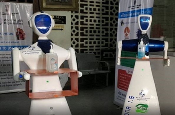 रोबोट कर रहे मरीजों की सेवा वडोदरा के अस्पताल में, थर्मल स्क्रीनिंग के साथ साथ मरीजों तक खाना-दवाई भी पहुंचा रहे है