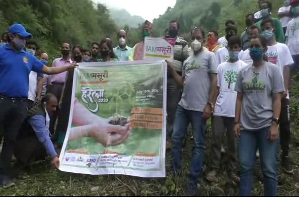 मसूरी: क्यारकुली गांव में वृक्षारोपण कार्यक्रम, एक लाख पौधों को रोपने का लिया संकल्प