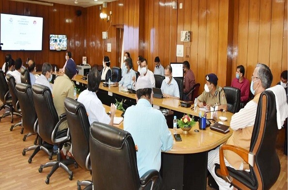 देहरादून: कोविड-19 समीक्षा बैठक में सीएम रावत ने अधिकारियों को दिए कई निर्देश