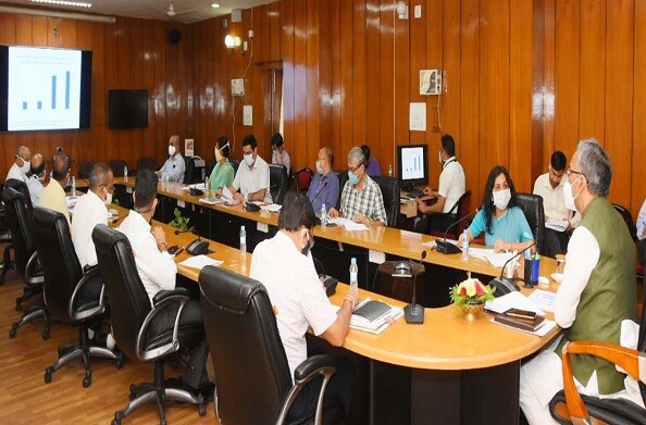देहरादून: सीएम रावत ने उरेडा द्वारा संचालित योजनाओं की समीक्षा की