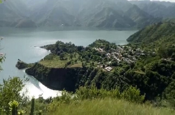 टिहरी झील का जलस्तर बढ़ने से रौलाकोट गांव को खतरा, ग्रामीणों ने की विस्थापन की मांग