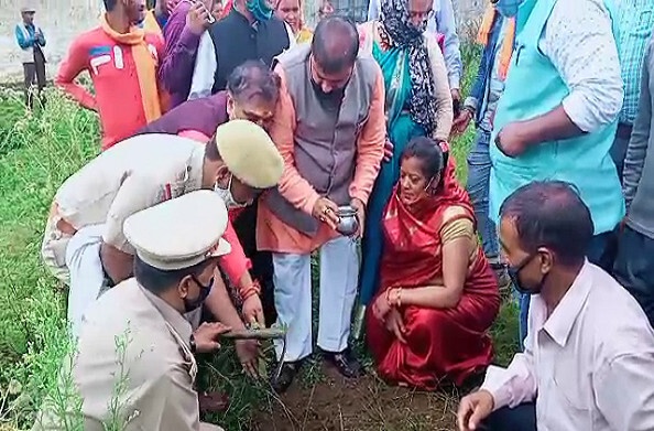 जोशीमठ: भाजपा विधायक महेंद्र भट्ट ने वृक्षारोपण कर मनाया सेवा सप्ताह