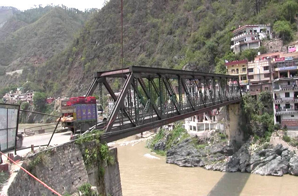 रुद्रप्रयाग: हादसों को दावत दे रहा है रुद्रप्रयाग का पुल, भारी आवाजाही से जर्जर हो चुका है पुल