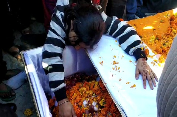 पौड़ी: शहीद स्वतंत्र सिंह को दी गई अंतिम विदाई, मंत्री धन सिंह रहे मौजूद