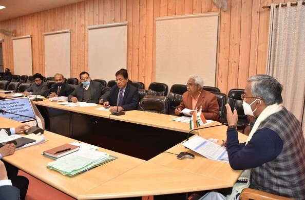 देहरादून: कुम्भ मेले की व्यवस्थाओं को लेकर मुख्यमंत्री ने अधिकारियों के साथ की बैठक