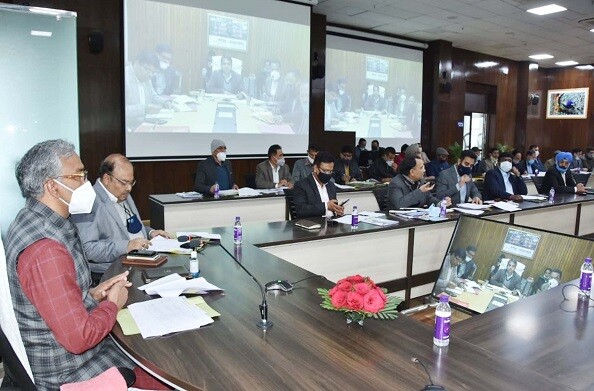 देहरादून: मुख्यमंत्री त्रिवेन्द्र सिंह रावत ने सीएम घोषणाओं की समीक्षा की