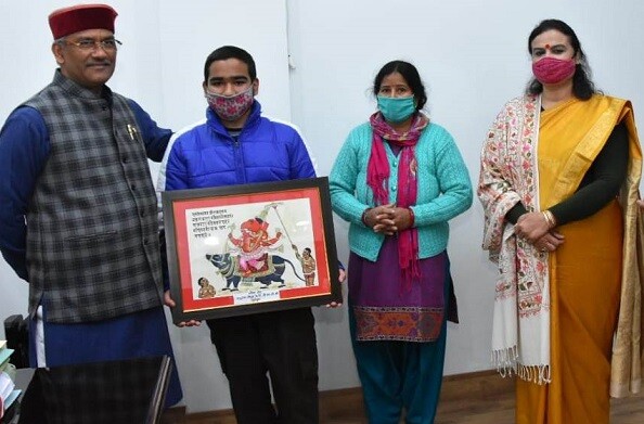 प्रधानमंत्री राष्ट्रीय बाल पुरस्कार जीतने वाले देहरादून के अनुराग रमोला से मिले मुख्यमंत्री त्रिवेंद्र
