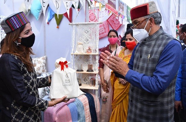 देहरादून: मुख्यमंत्री त्रिवेन्द्र सिंह रावत ने सर्वे चौक में संजीवनी फेस्ट कार्यक्रम में प्रतिभाग किया