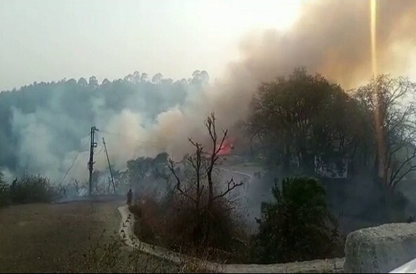 पिथौरागढ़: गंगोलीहाट के शिबना गांव  में आग में जला मवेशियों के लिए रखा चारा, ग्राामीणों ने की मुआवजे की मांग