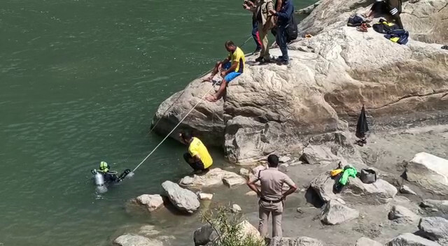 पिंडर नदी में बहे दो बच्चे, एक का मिला शव दूसरा लापता