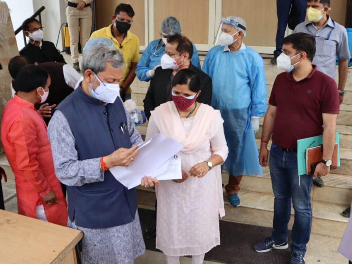 रूद्रप्रयागः मुख्यमंत्री तीरथ सिंह रावत ने किया कोविड अस्पताल का निरीक्षण ,कोविड मरीजों के स्वास्थ्य की जानकारी ली
