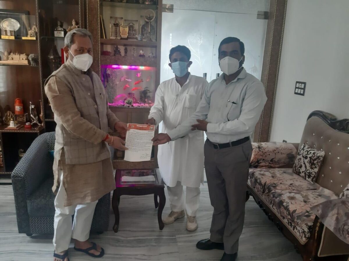 कोरोना मरीजों की मदद के लिए आगे आए किसान मोर्चा के उपाध्यक्ष जोगेंदर सिंह पुंडीर ,मंगाये ऑक्सीजन सिलेंडर