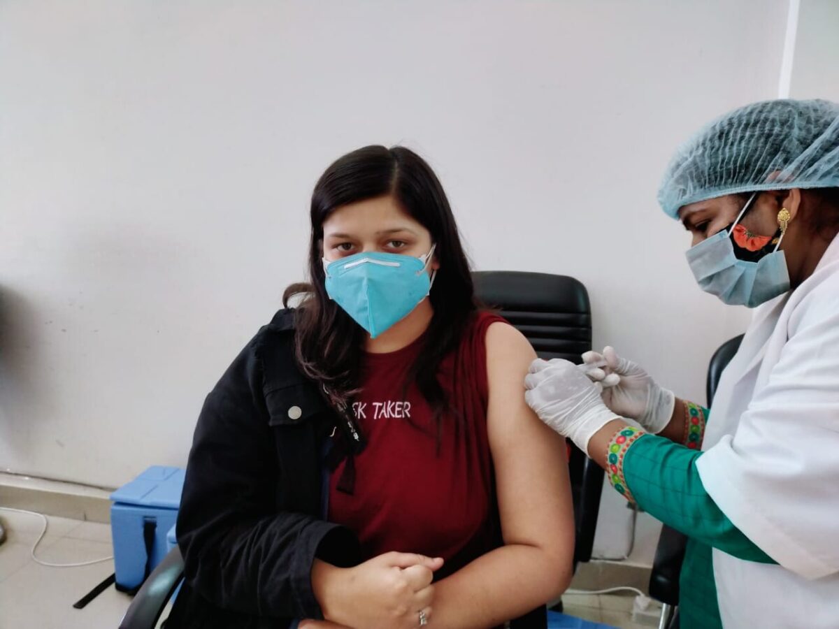 देहरादून : मीडियाकर्मियों को लगा कोरोना टीका, सुबह 10 बजे से शाम 5 बजे तक हुआ कोविड टीकाकरण
