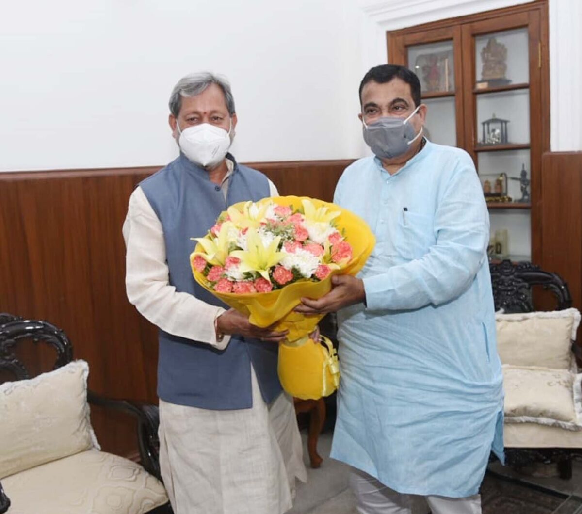 सीएम रावत ने की नई दिल्ली में केंद्रीय मंत्री नितिन गडकरी से भेंट ,राज्य के विभिन्न मुद्दों पर की चर्चा