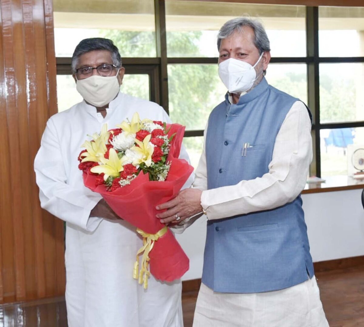 सीएम रावत ने की केन्द्रीय मंत्री रविशंकर प्रसाद से भेंट,उत्तराखंड में जरूरी परियोजनाओं को स्वीकृति प्रदान करने का किया अनुरोध