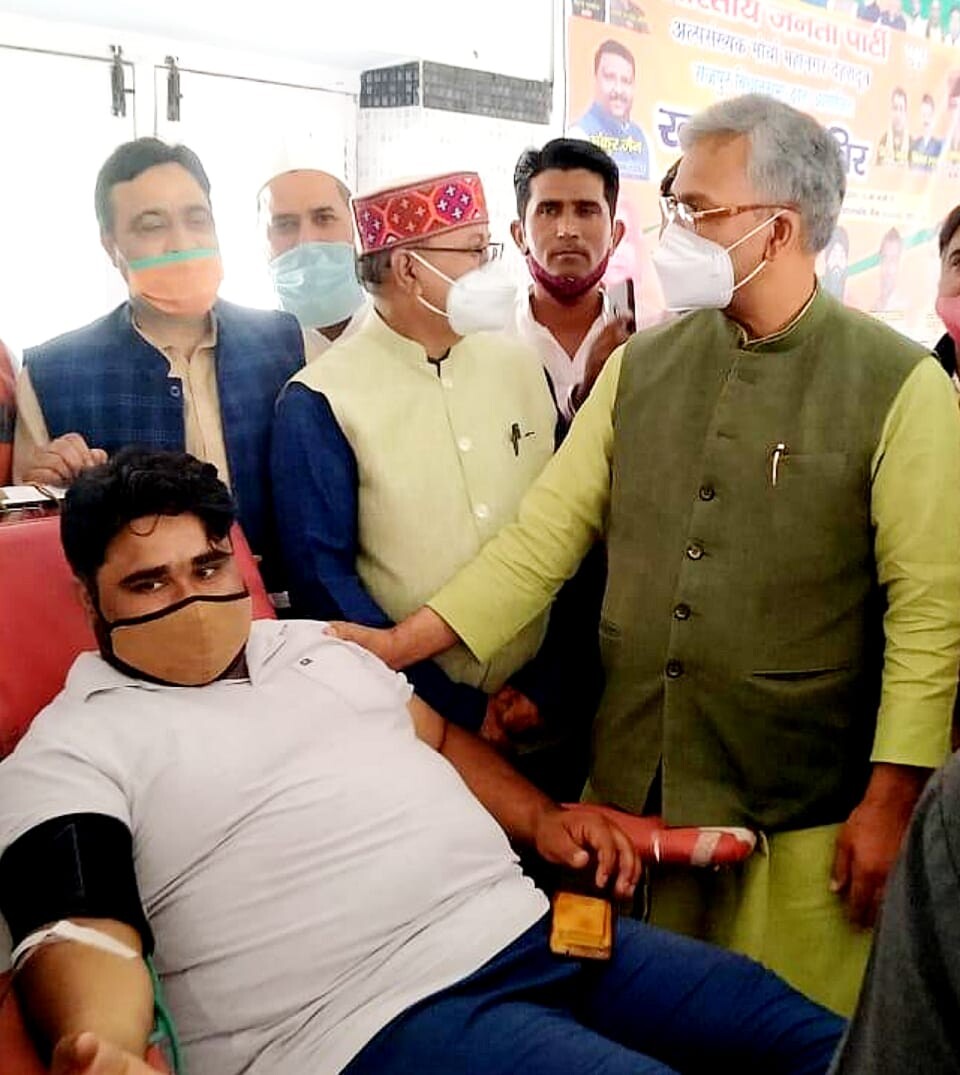 पूर्व मुख्यमंत्री त्रिवेन्द्र सिंह रावत शामिल हुए भाजपा अल्पसंख्यक मोर्चा उत्तराखण्ड द्वारा आयोजित रक्तदान शिविर में, रक्तदाताओं का किया उत्साहवर्धन