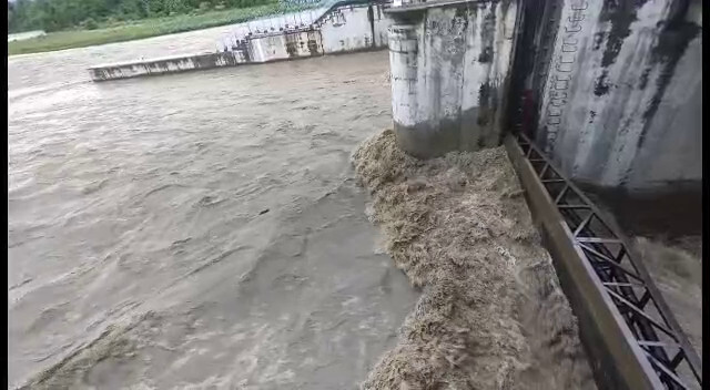 नैनीताल जिले में भारी बारिश से जनजीवन प्रभावित ,कोसी नदी उफान पर