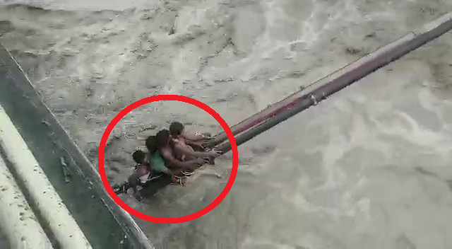 हरिद्वार: पीली नदी में फंसे 4 युवक, पुलिस ने चारों युवकों का किया रेस्क्यू