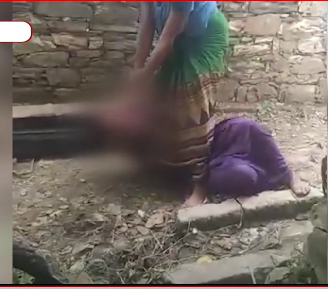 थराली से दो महिलाओं का आपसी कहासुनी के चलते मारपीट का वीडियो वायरल, पड़ोसी ने फोड़ा महिला का सिर