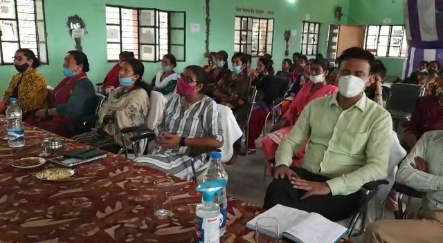 मुख्यमंत्री पुष्कर सिंह धामी ने बेरीनाग के जय मां भगवती सहायता समूह थल की नारी शक्ति से वर्चुअल संवाद किया