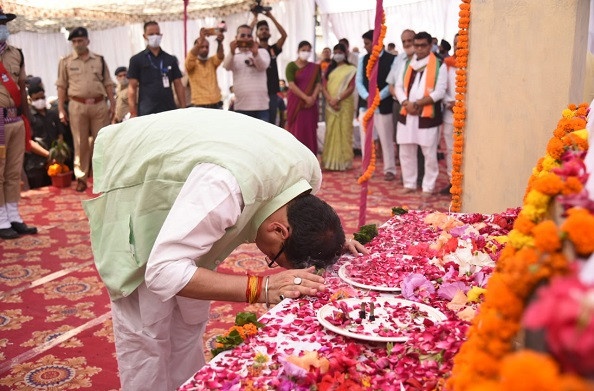 मुख्यमंत्री पुष्कर सिंह धामी ने खटीमा में शहीद राज्य आंदोलनकारियों को दी श्रद्धांजलि