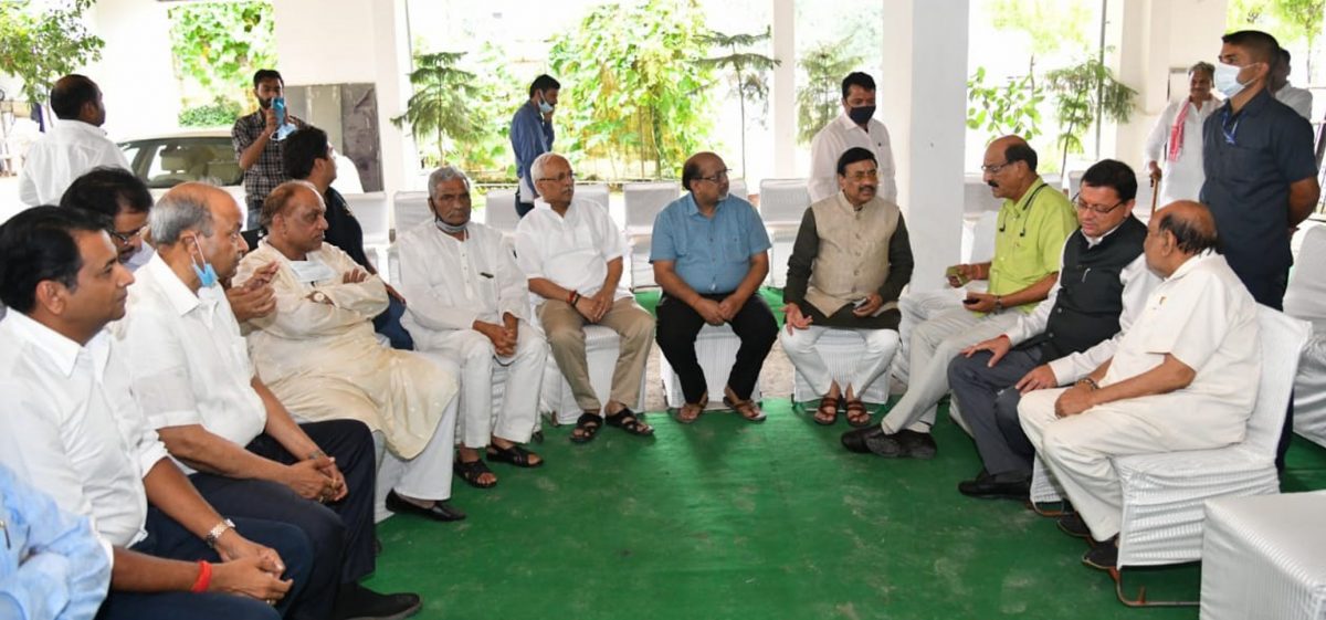 प्रदेश भाजपा उपाध्यक्ष अनिल गोयल के घर पहुंचे सीएम , राजेन्द्र गोयल के निधन पर जताया दुख
