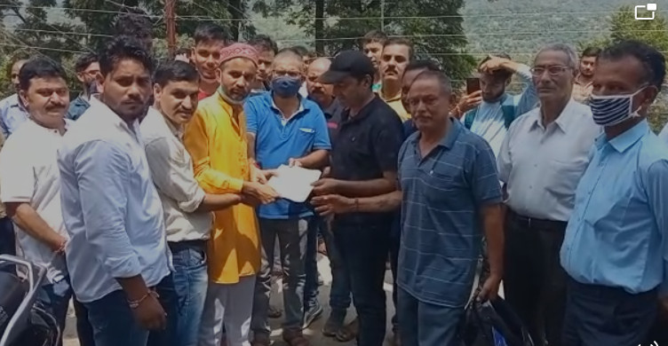 बिजली की अघोषित कटौती से श्रीनगर के लोग परेशान, विद्युत विभाग में की शिकायत