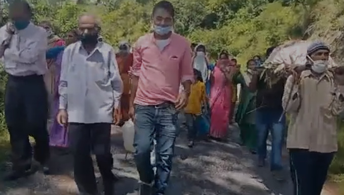 देवप्रयाग : कीर्तिनगर ब्लॉक के पेडुला ग्राम सभा में 70 परिवार पानी की समस्या से ग्रसित, विधायक की निकाली शव यात्रा